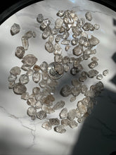 Load image into Gallery viewer, Petroleum Quartz 90 gram LOT