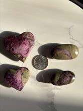 Load image into Gallery viewer, Atlantisite Palms- heart or oval