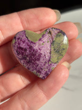 Load image into Gallery viewer, Atlantisite Palms- heart or oval