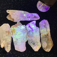 Load image into Gallery viewer, Rough Petroleum Quartz