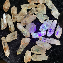 Load image into Gallery viewer, Rough Petroleum Quartz