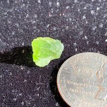 Load image into Gallery viewer, Raw Peridot Pieces