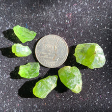 Load image into Gallery viewer, Raw Peridot Pieces
