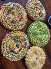 Load image into Gallery viewer, (1) Dish Scrubby