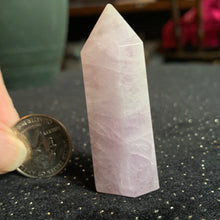 Load image into Gallery viewer, Kunzite/hiddenite Point