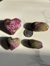 Load image into Gallery viewer, Atlantisite Palms- heart or oval
