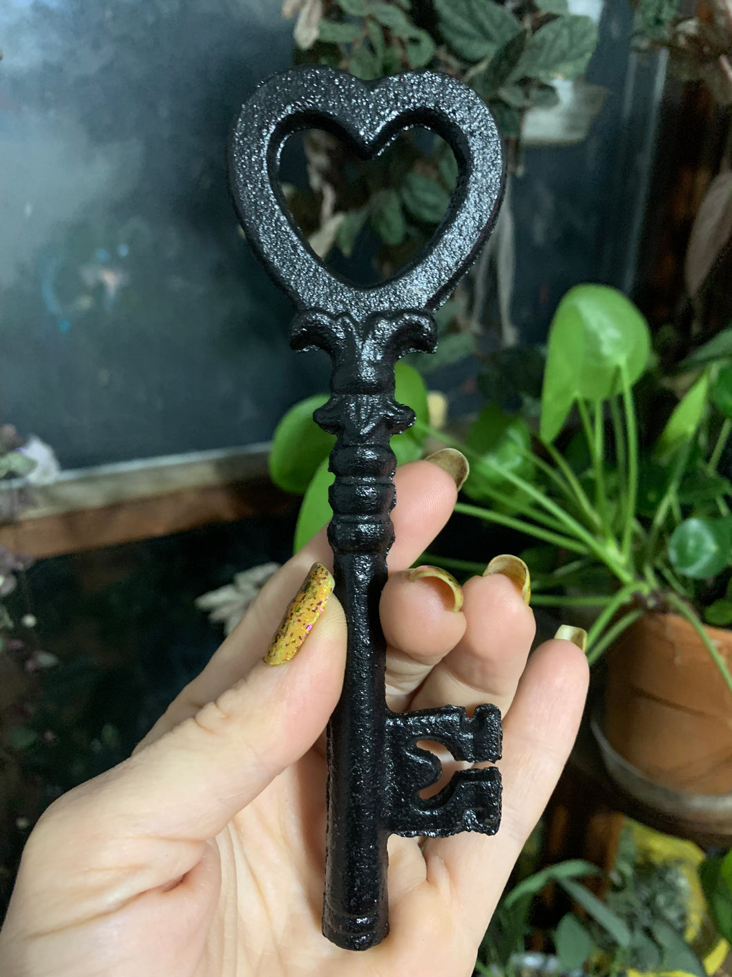 6.5” Black Metal Skeleton Keys