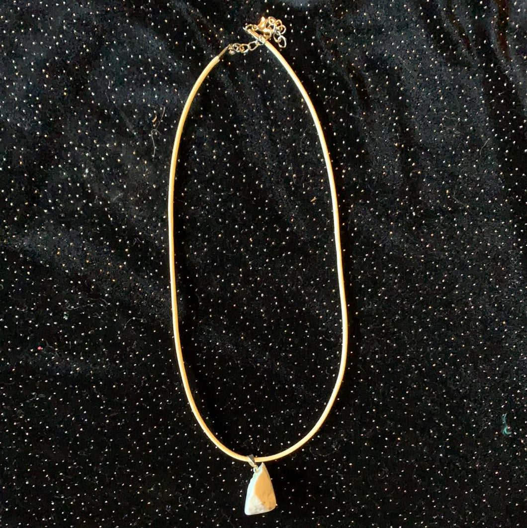 Howlite pendant necklace