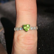 Load image into Gallery viewer, Adjustable Peridot 925 rings
