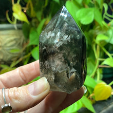 Load image into Gallery viewer, Garden Quartz Tower 3” 184 grams
